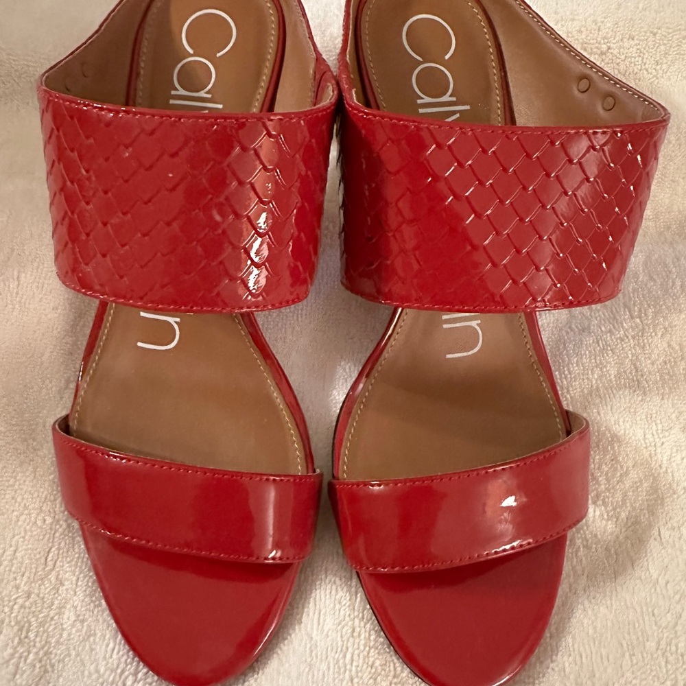 Calvin Klein Women's Red Textured Sandals
